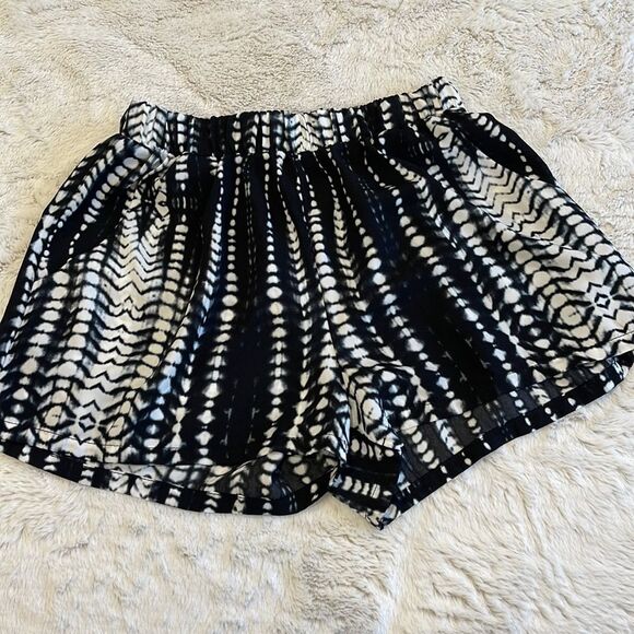 TYCHE Printed shorts with‎ pockets - Picture 1 of 3